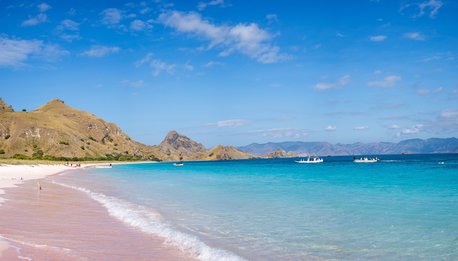 Pink Beach - Komodo