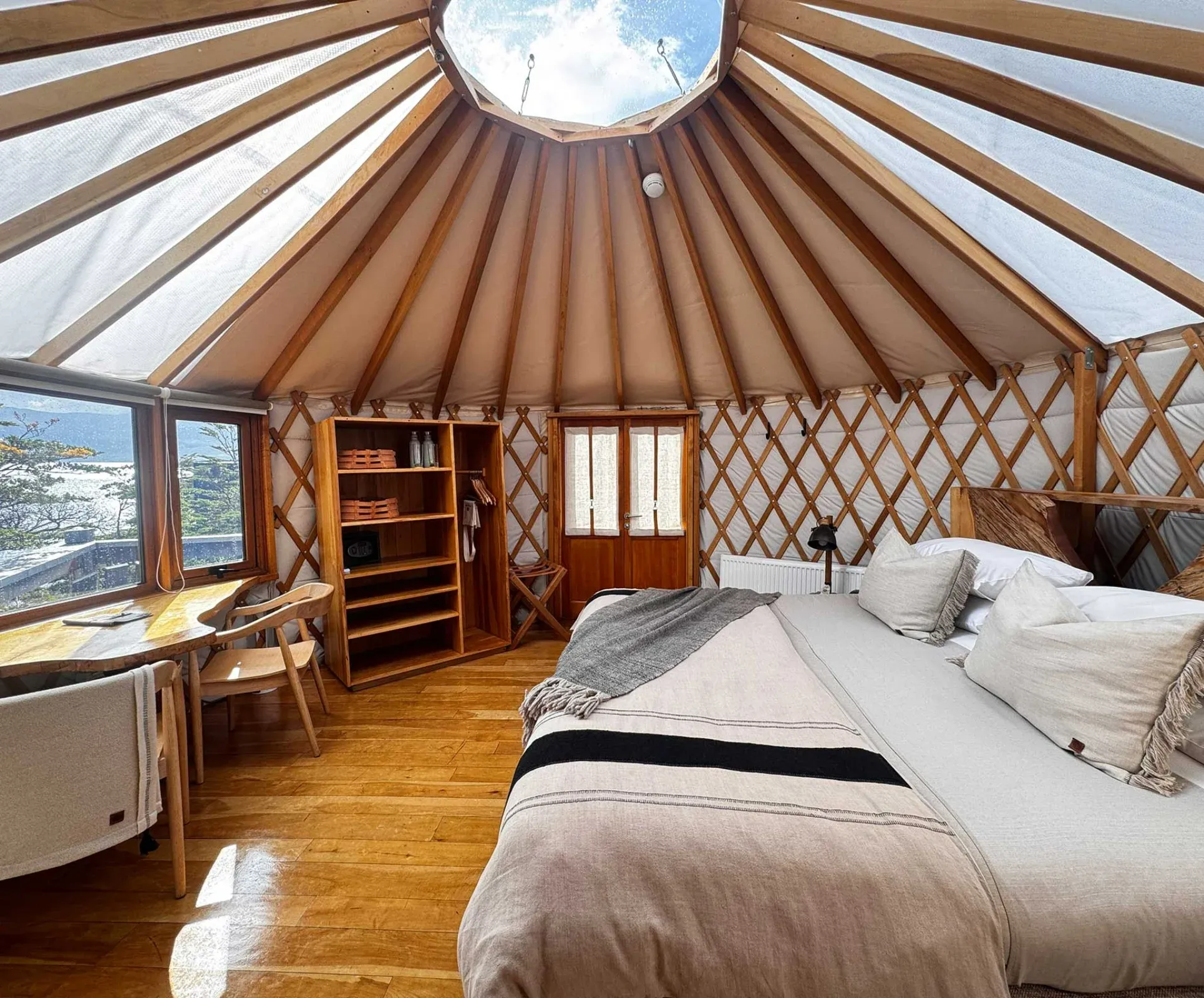 imgi_108_deluxe-jacuzzi-1930x1600-f50_50-optimized