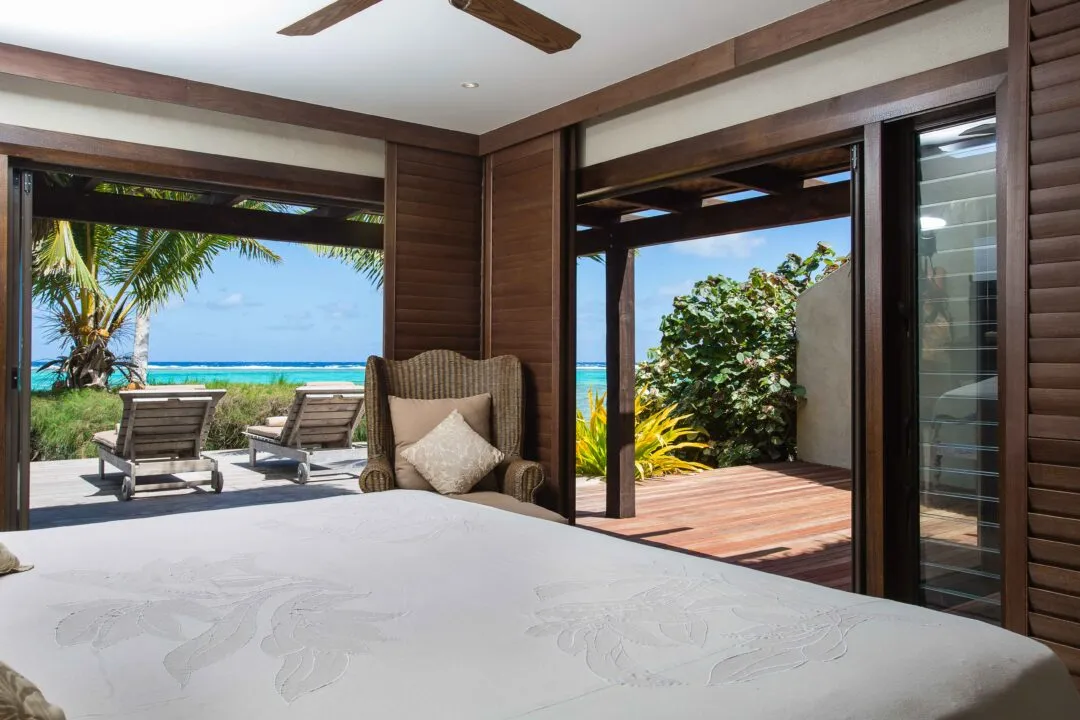 imgi_10_Te-Manava-Luxury-Villas-and-Spa-Presidential-Beachfront-Villa-Bedroom-2-Turama-Photography-1080x720