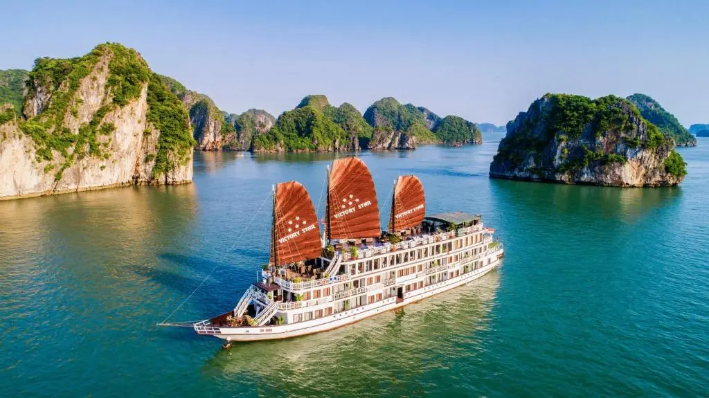 Crociera sulla giunca nella baia di Halong