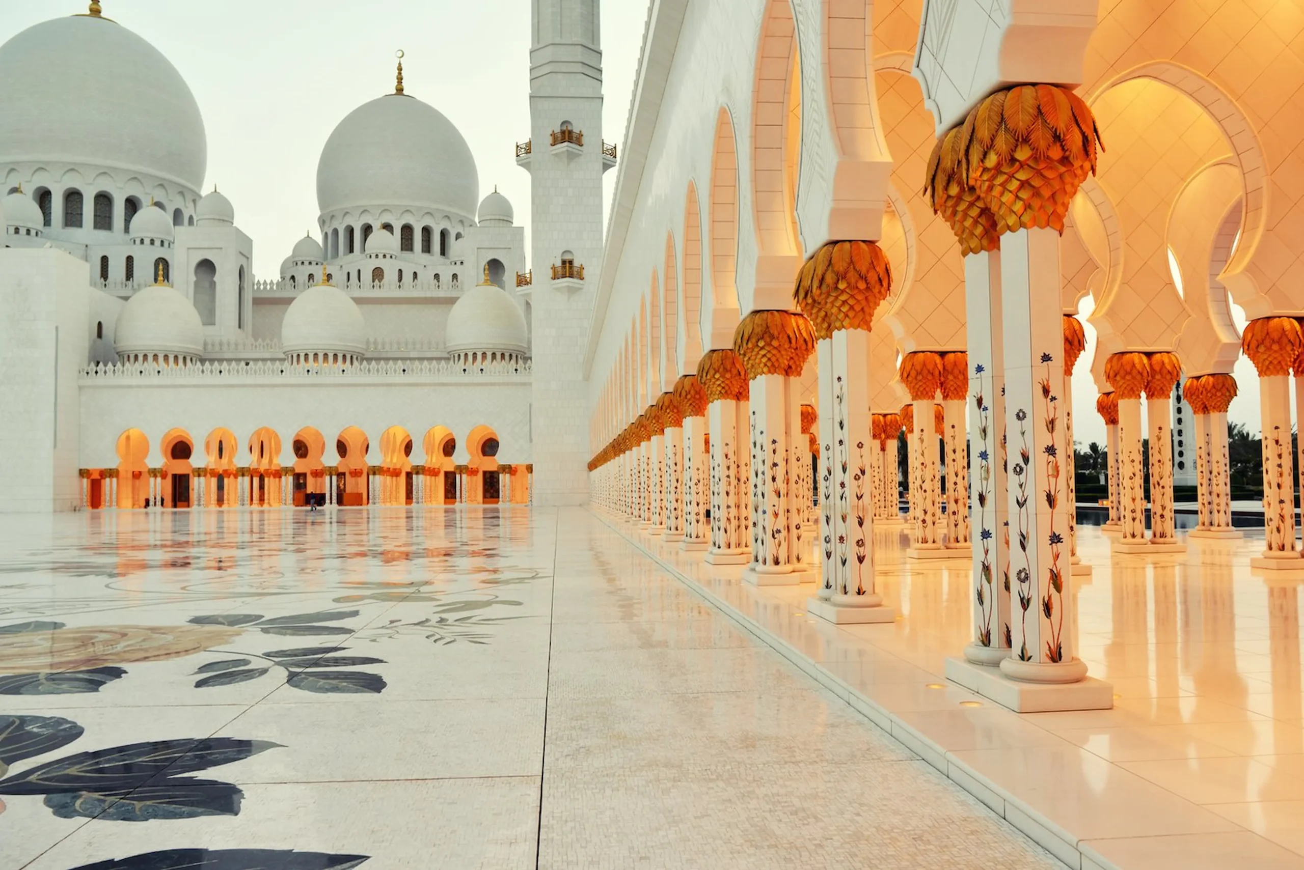 Abu Dhabi, il Louvre e la spettacolare Moschea Sheikh Zayed