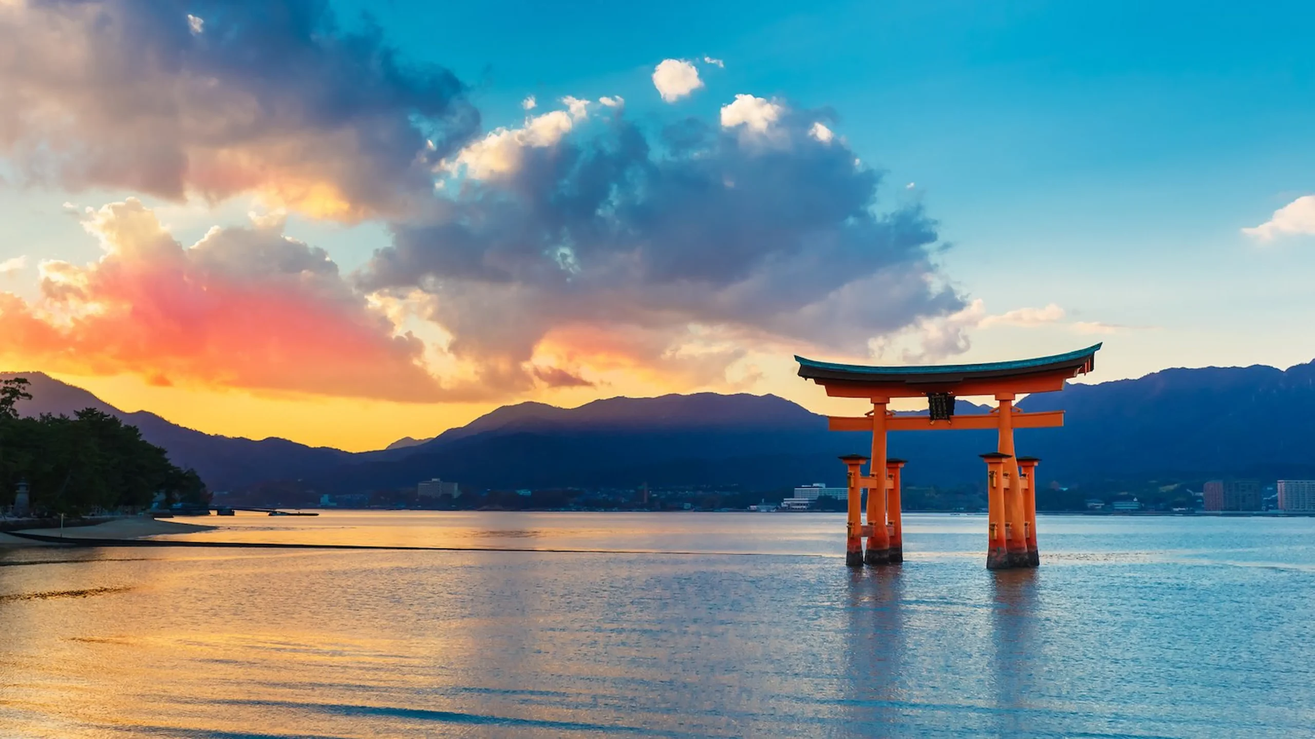 Il torii che sorge dall’acqua a Miyajima