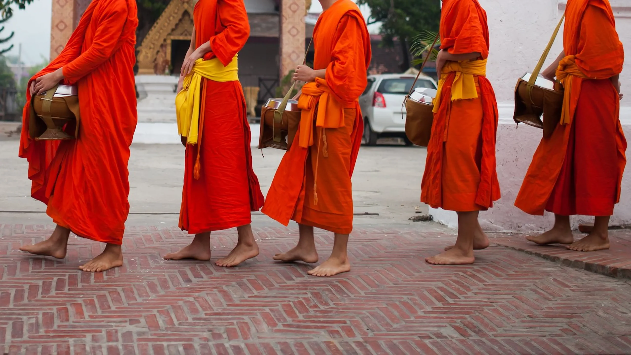 La sacra cerimonia del Tak Bat