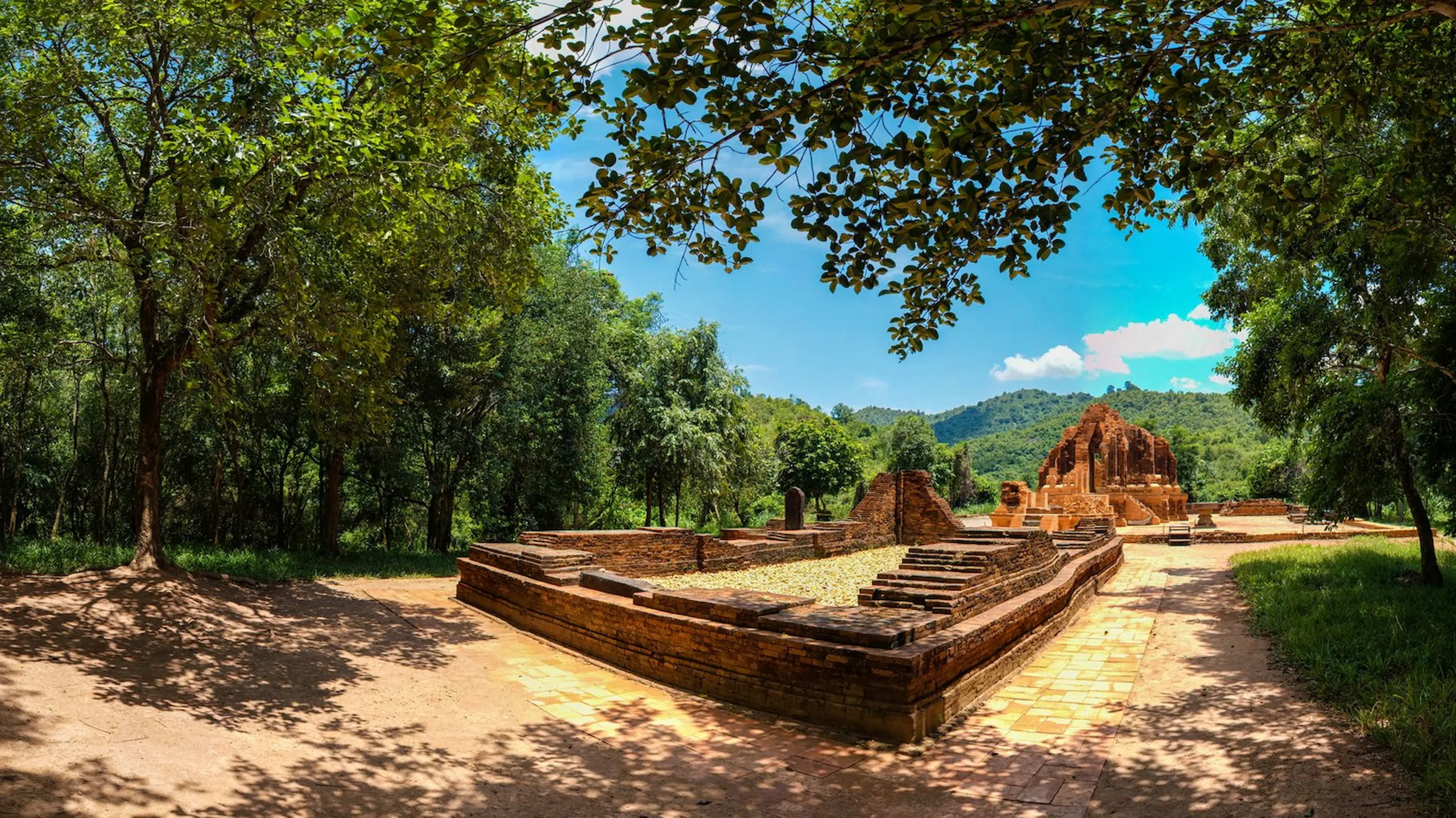 Parco archeologico di My Son e città di Hue