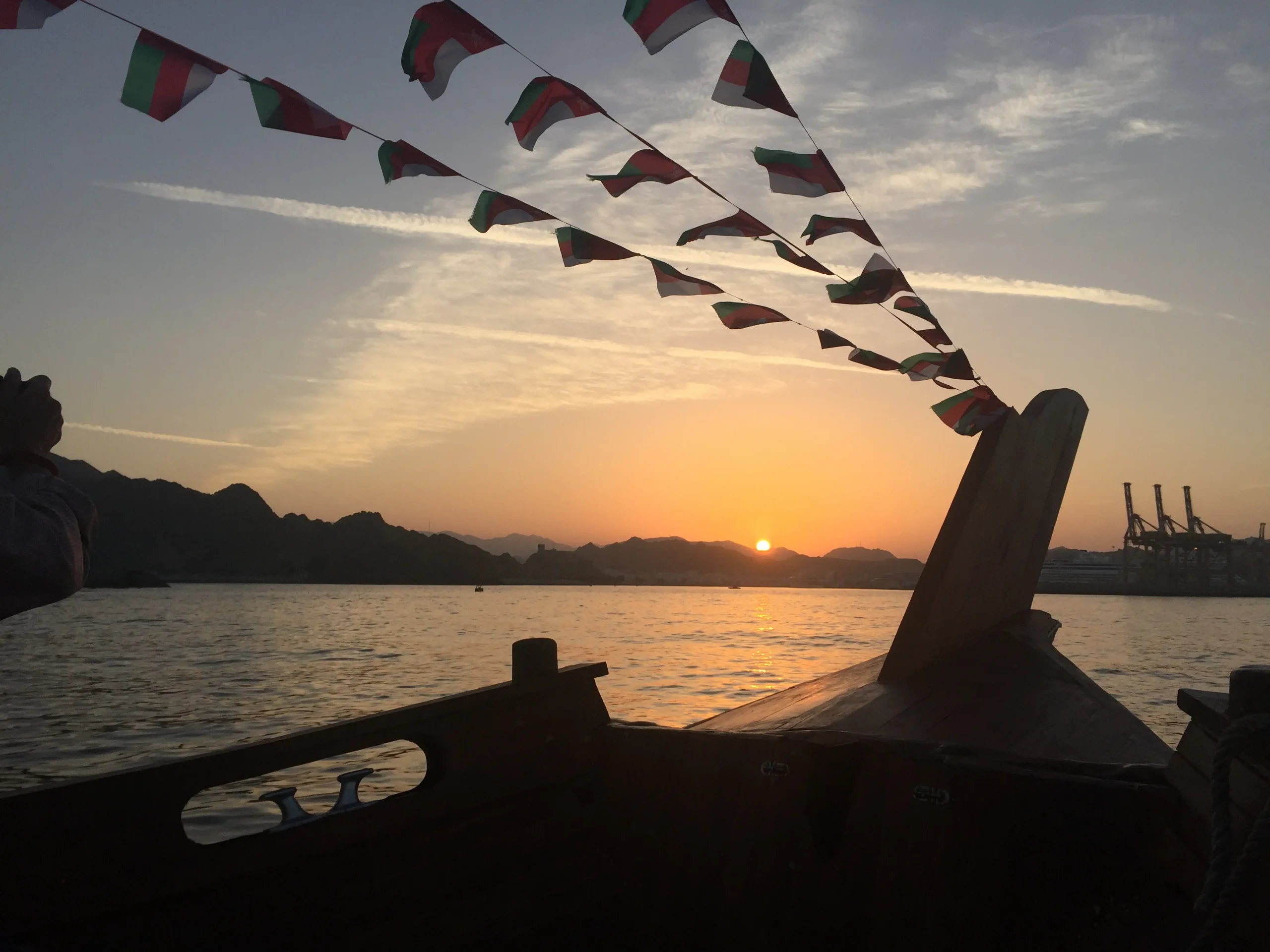 Tour in barca al tramonto sulle rive di Muscat