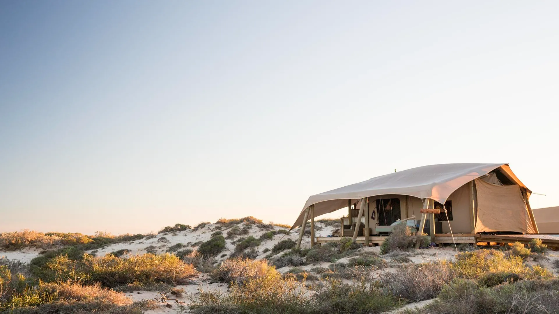 imgi_2_SS-Accommodation-Honeymoon-Tent-3