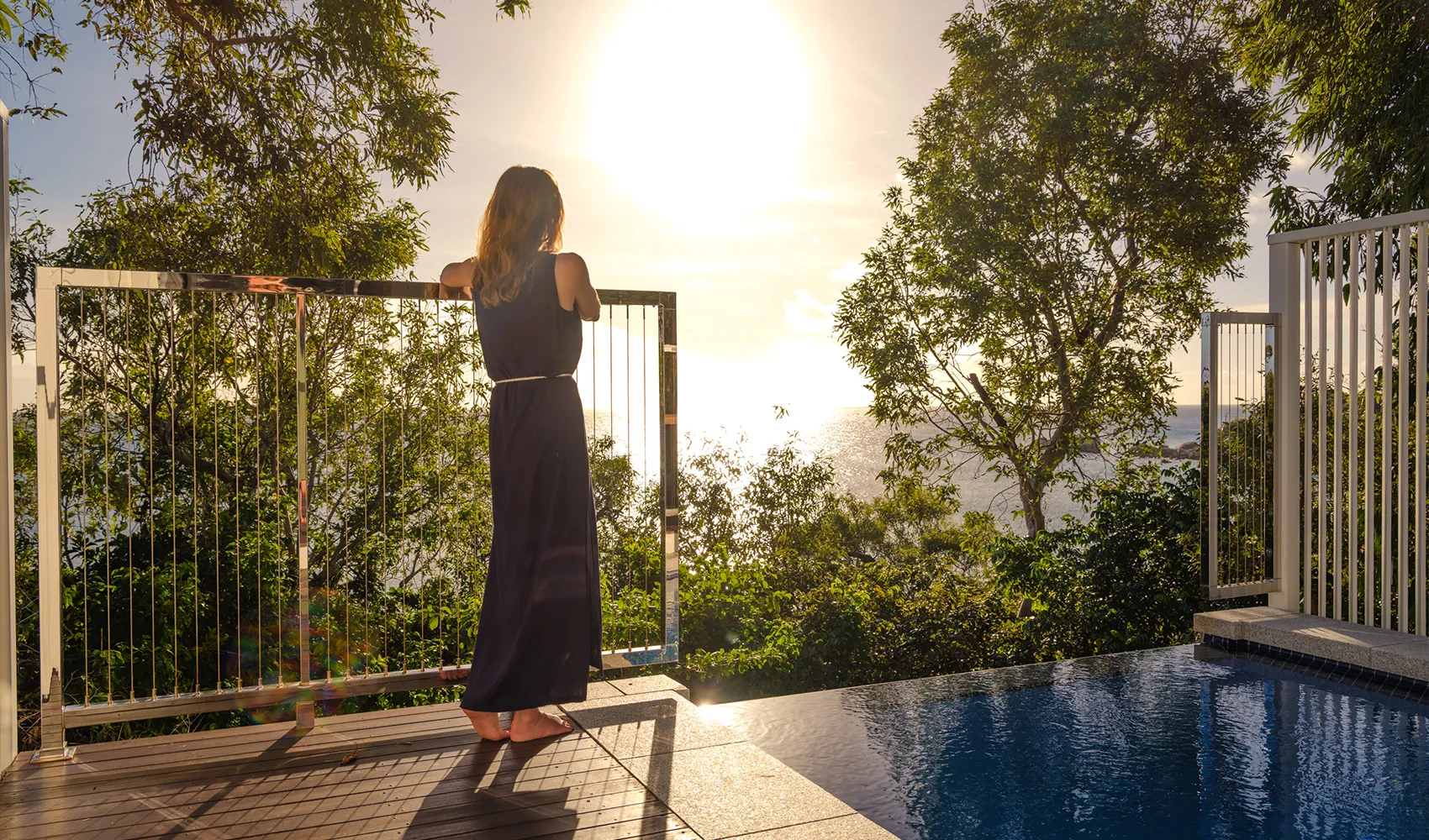 imgi_31_lizard-island-luxury-experiences-ocean-view-villa-pool-sunset