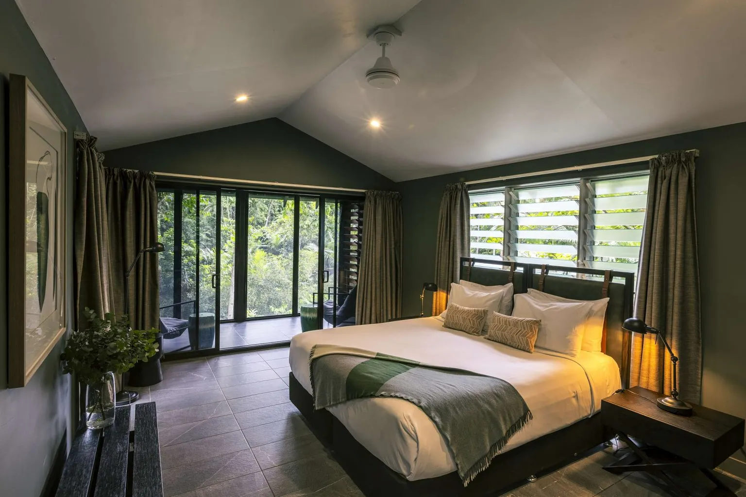 imgi_68_intrepid-travel-australia-daintree-ecolodge-lagoon-treehouse-1-2160x1440web-1536x1025