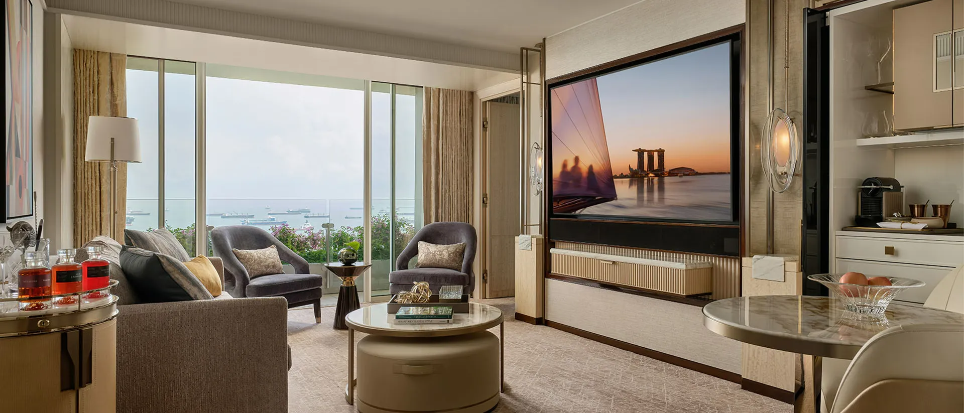 imgi_32_sands-bay-suite-masthead-desktop-1920x823