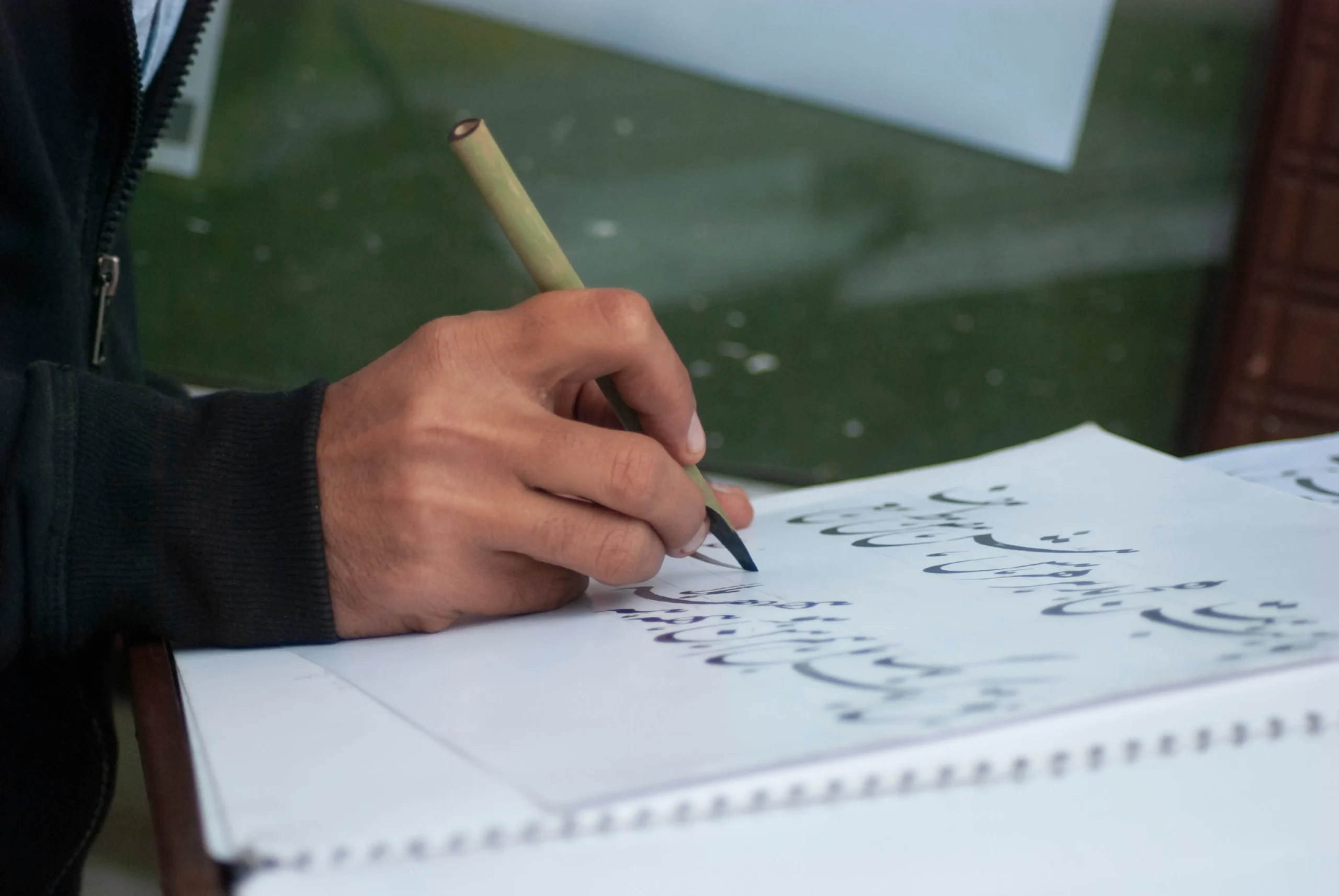  Lezione privata di calligrafia araba e cena a casa di una famiglia emiratina