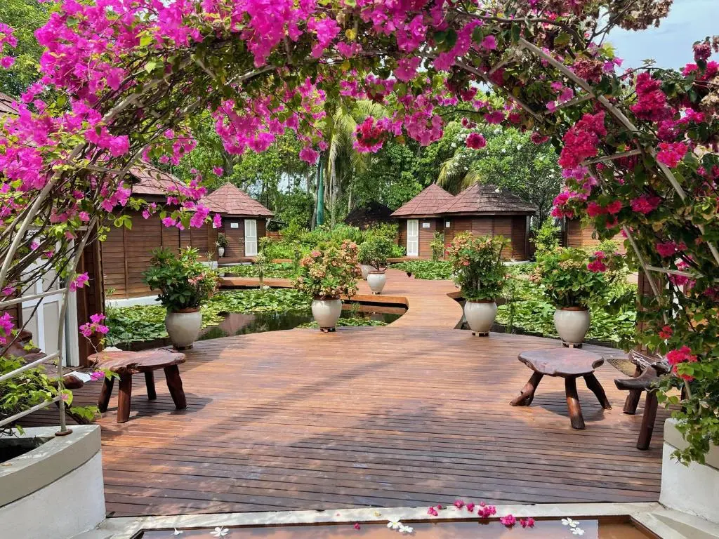 Nika Island Resort And Spa