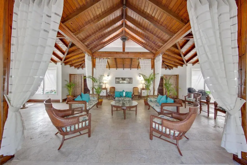 Pineapple Beach Club