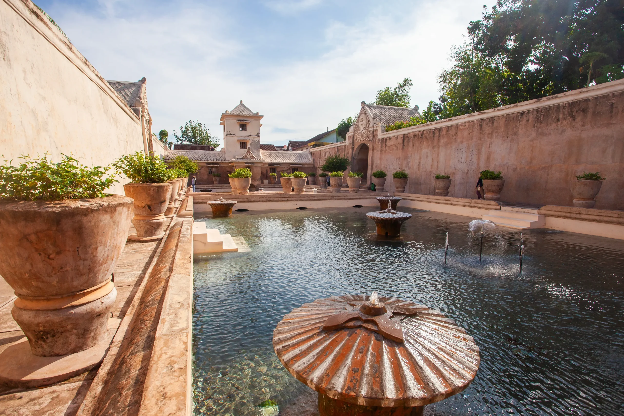 I rigogliosi giardini e i giochi d'acqua di Taman Sari