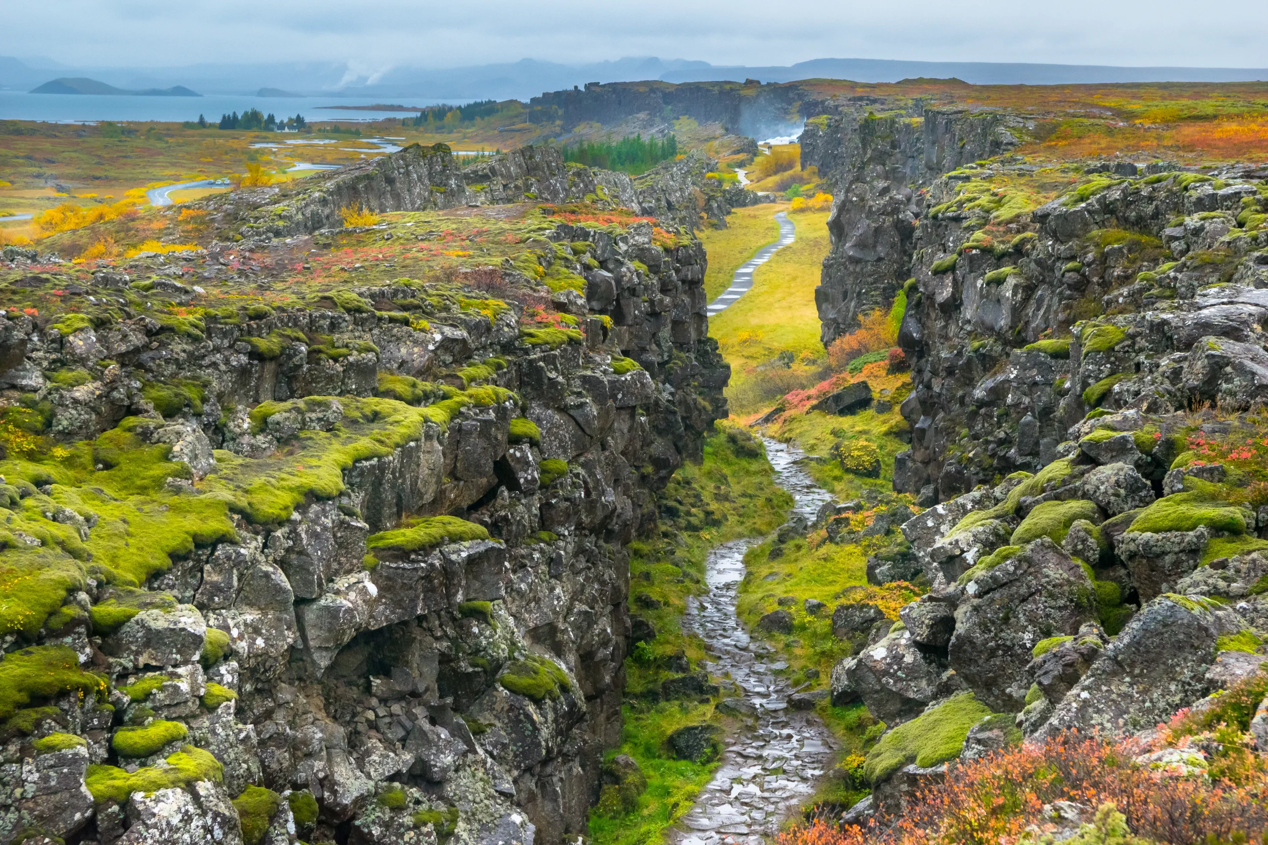 Hraunfossar, Barnafoss e il Parco Nazionale di Þingvellir.