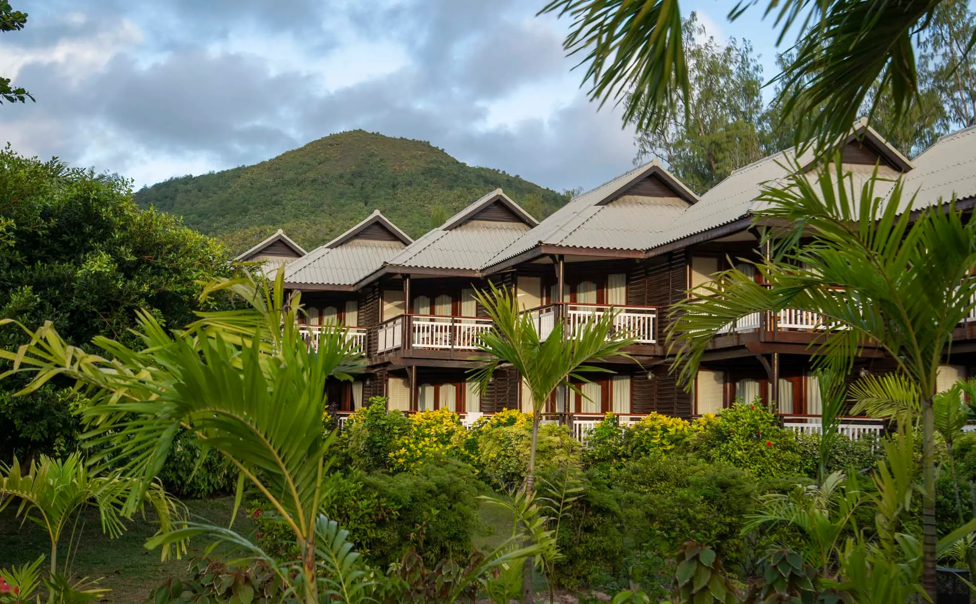Acajou_exterior_-acajoubeachresortseychelles-4-1