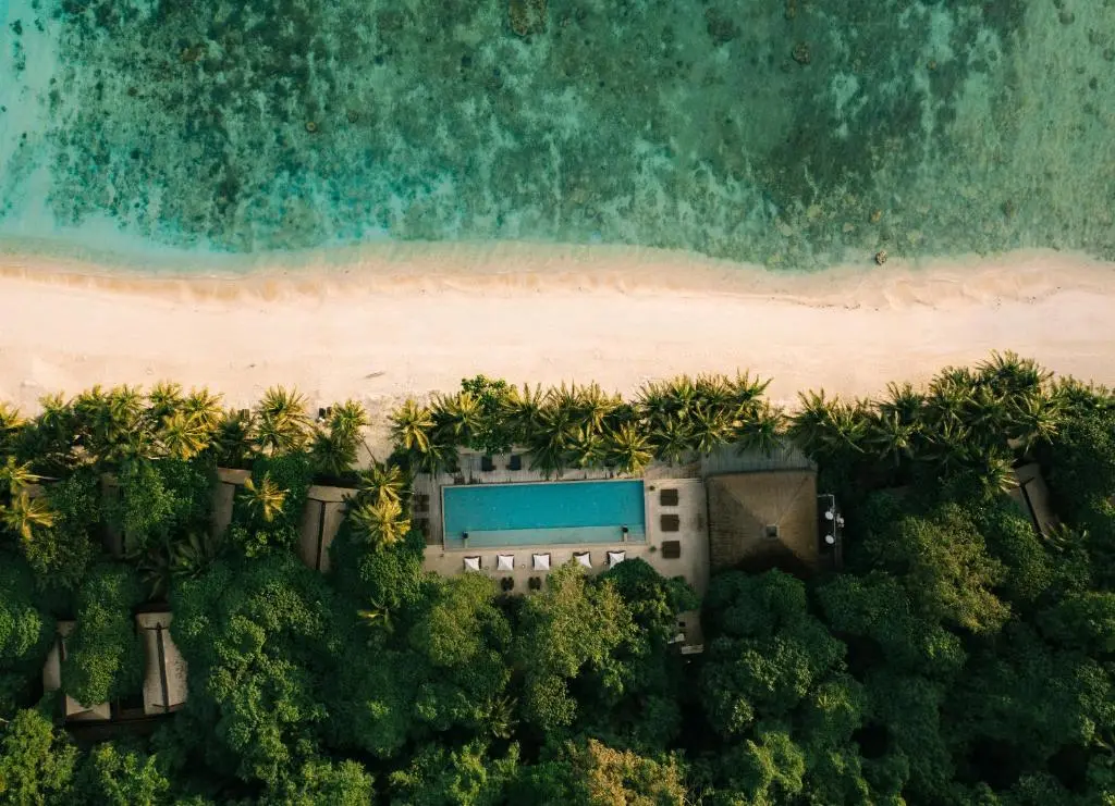 Spiagge tropicali, lagune smeraldo e mare cristallino