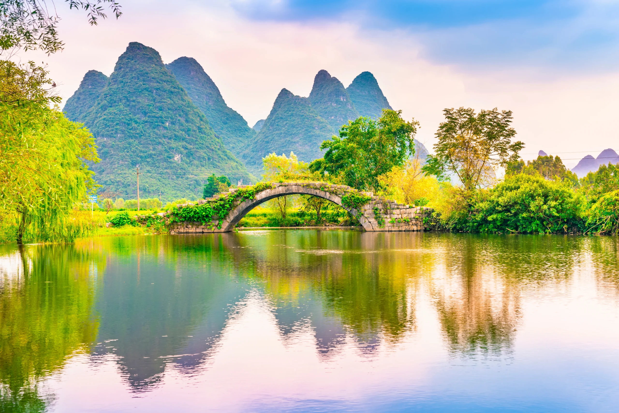 Crociera sul fiume Li tra i paesaggi di Guilin e Yangshuo