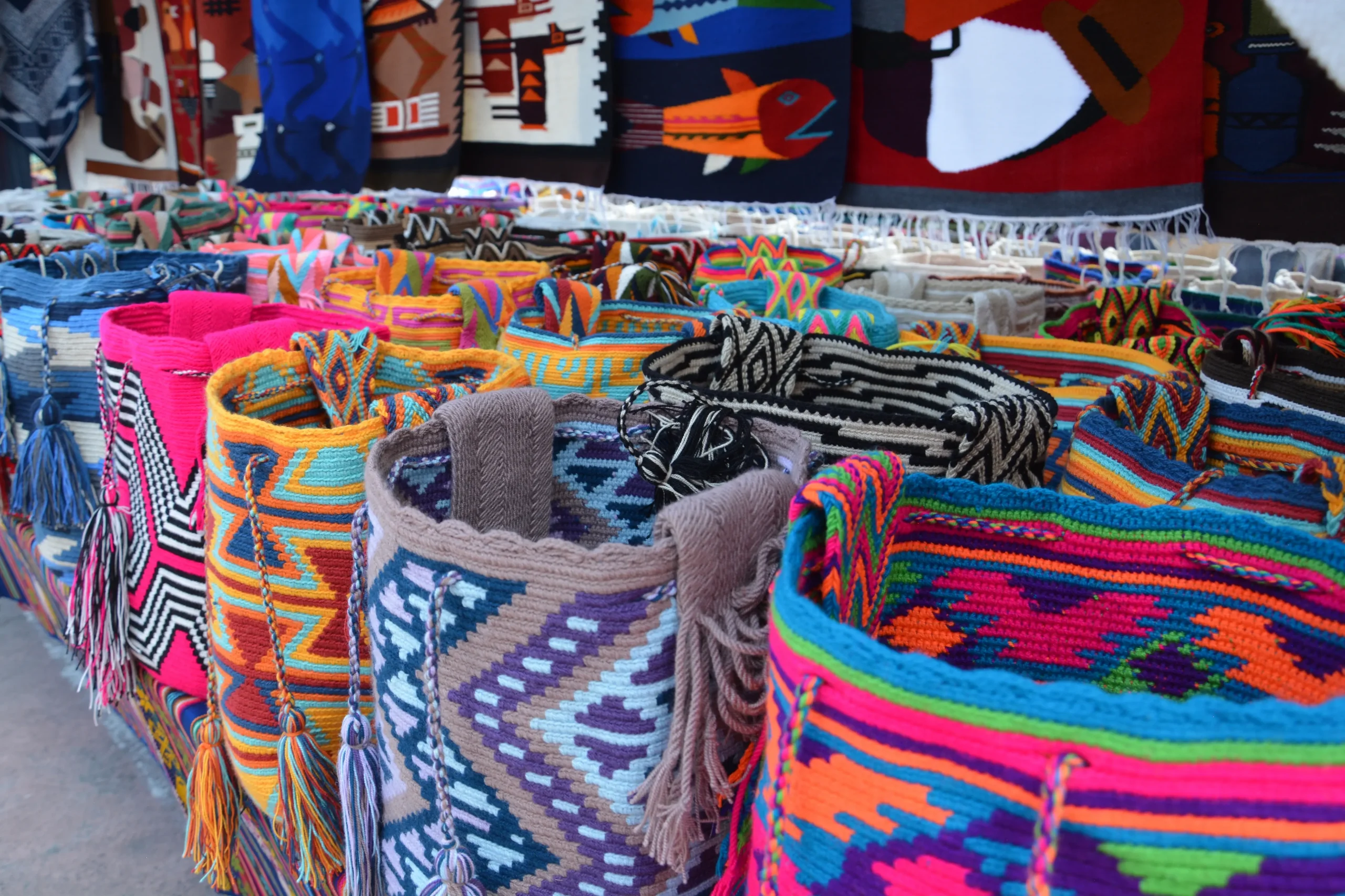 Scopri il famoso mercato artigianale di Otavalo e la cultura Kichwa