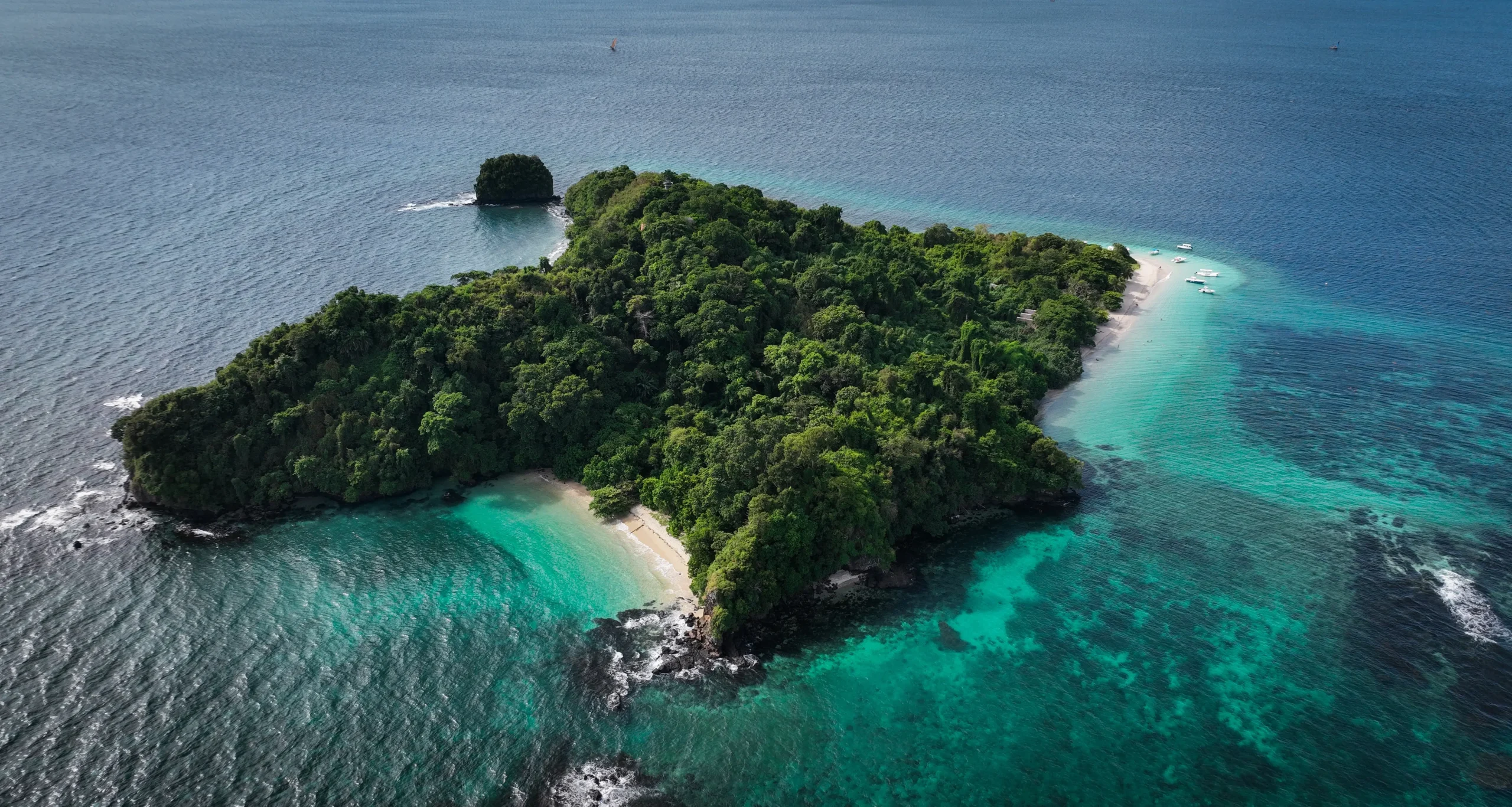 Navigazione in catamarano tra le isole più spettacolari dell'arcipelago di Nosy Be.